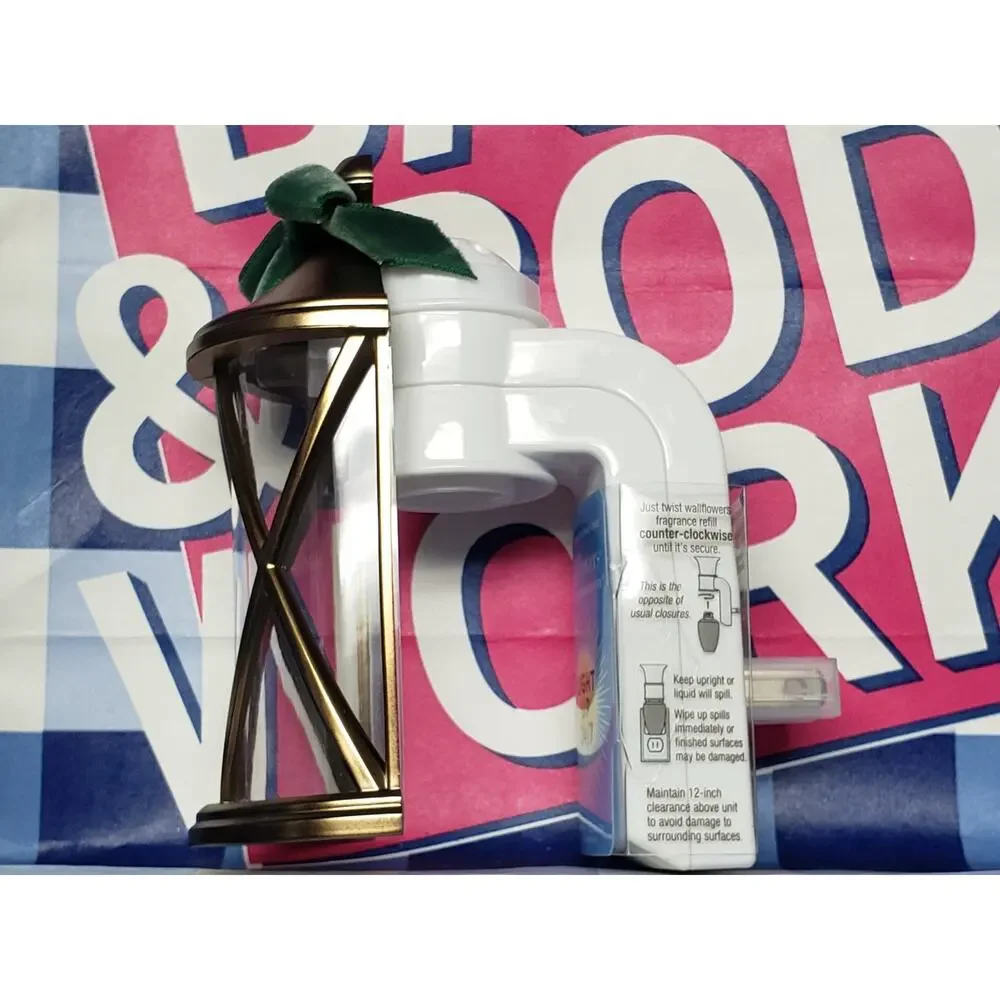 BBW Gold Lantern w. Green Bow Nightlight Fragrance Wallflower Plug In Home Decor